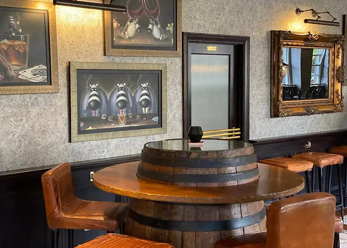 The Queens Head, Parkside Apartment 4
